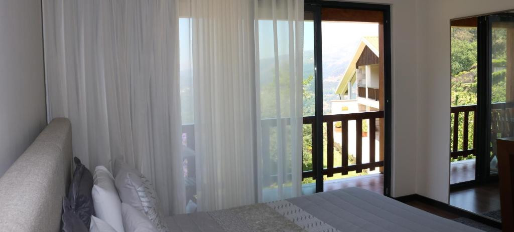 Quarto Duplo com Varanda e Vista da Montanha